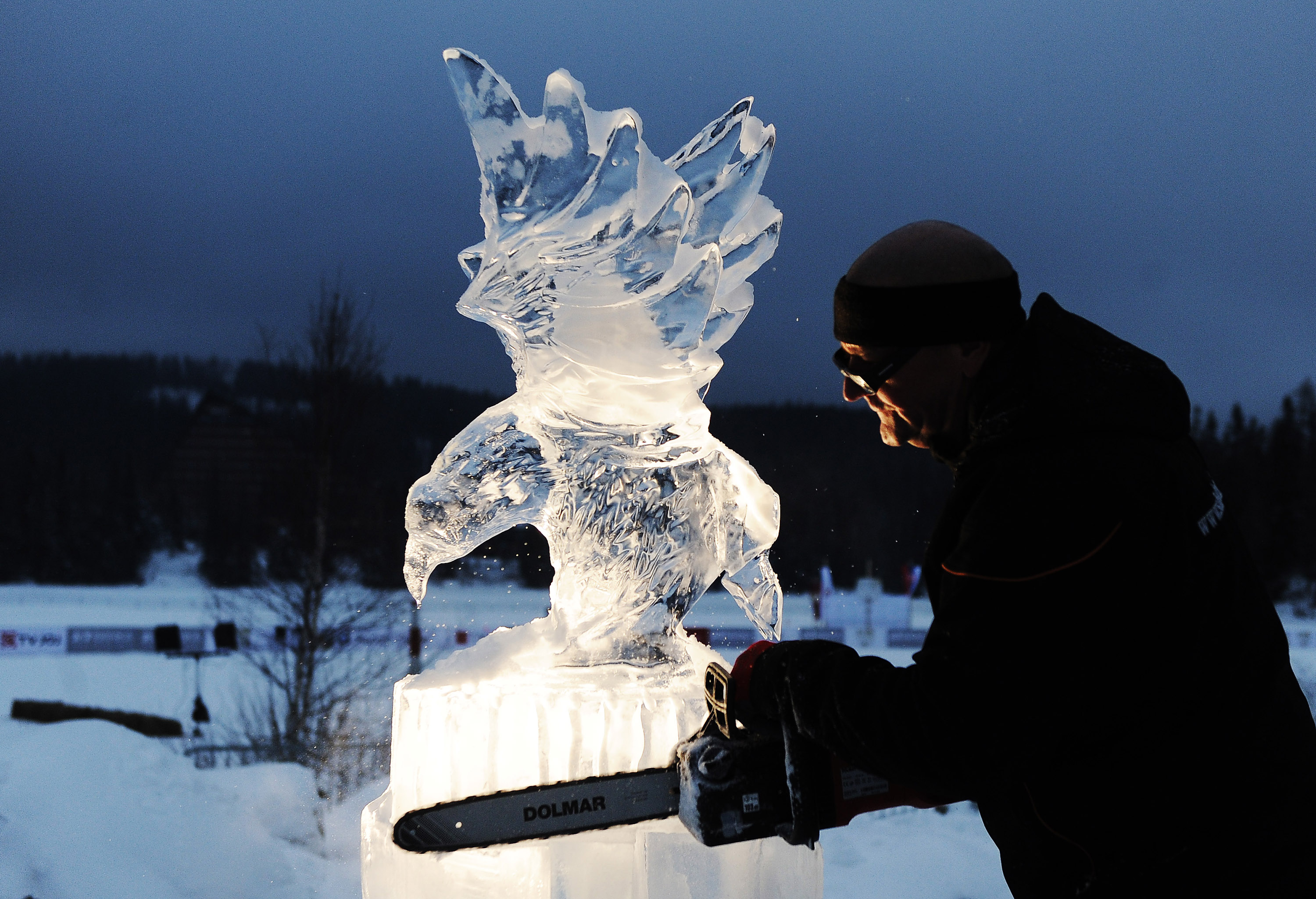 Ice sculpture shading system diagram: preserving sculptures at outdoor festivals.