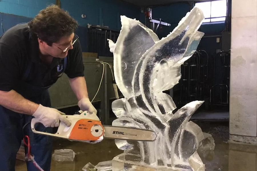 Chainsaws for ice sculpting