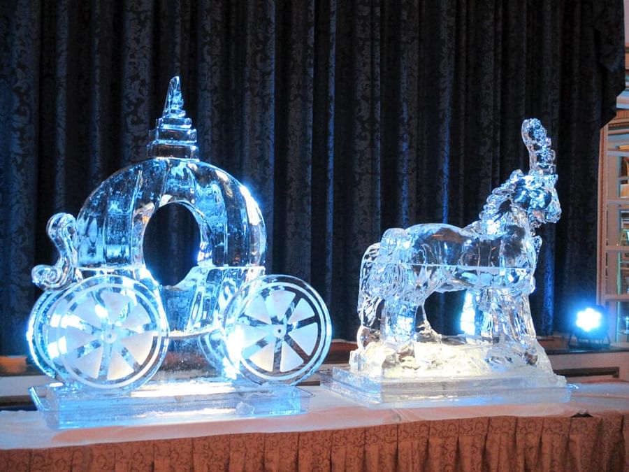 ice molds, ice sculptor, ice scupltures, wedding centerpieces
