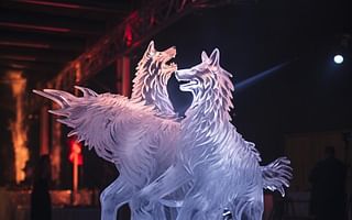 What is the symbolism of wolves in ice sculptures at weddings?